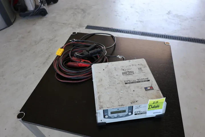 1 x GYS FLASH 50.24 HF Batterie Ladegerät